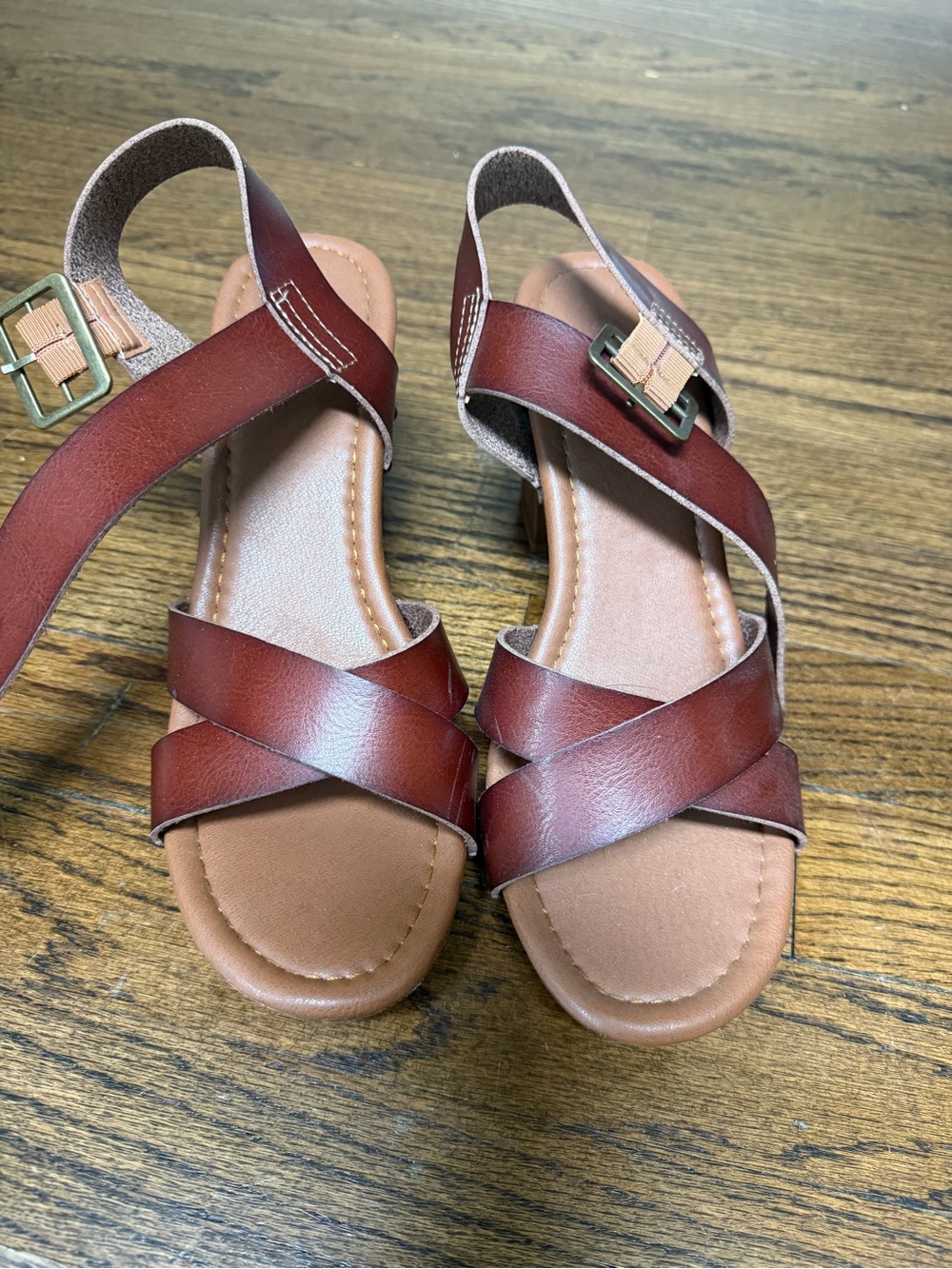 Women's Brown Crisscross Slingback Sandals - Classic Casual Style